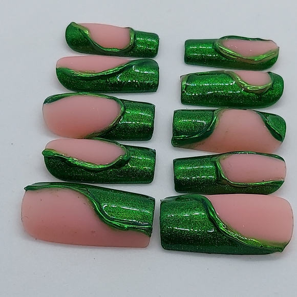 Green Clover Trendy Nails - Picture 4 of 6
